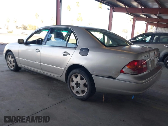 2001 Lexus LS 430 z VIN JTHBN30F210011128, wystawiony jako IAAI lot #41267857 z przebiegiem 451 328 mil mil oraz . Historia ofert i sprzedaży dostępna na DreamBid. Obrazek 3.