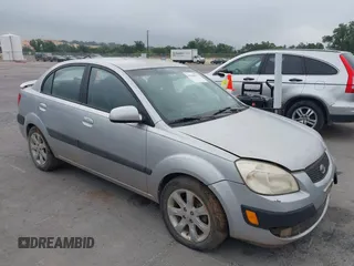 2007 Kia Rio LX with VIN KNADE123476286326, listed as a IAAI auction lot 42106275 with 183,042 mi miles. Bid and sale history available at carsss.com. Image 1.