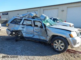 2010 Jeep Grand Cherokee Limited with VIN 1J4RR5GT1AC134925, listed as a IAAI auction lot 41025862 with 172,393 mi miles. Bid and sale history available at carsss.com. Image 6.