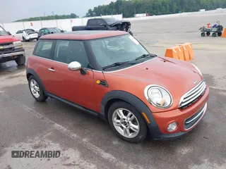 2012 MINI Hardtop z VIN WMWSU3C57CT264726, wystawiony jako IAAI lot #42479801 z przebiegiem 94 147 mil mil oraz . Historia ofert i sprzedaży dostępna na DreamBid. Obrazek 1.