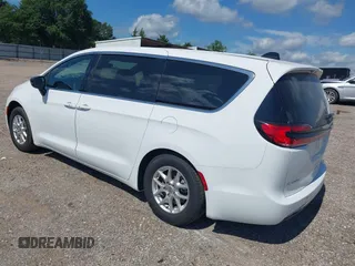 2025 Chrysler Pacifica Select with VIN 2C4RC1BG7SR509591, listed as a IAAI auction lot 42533235 with 19,520 mi miles and . Bid and sale history available at DreamBid. Image 3.