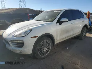 2012 Porsche Cayenne z VIN WP1AA2A26CLA02771, wystawiony jako Copart lot #46299905 z przebiegiem 131 731 mil mil oraz Nie do naprawy • Non repairable. Historia ofert i sprzedaży dostępna na DreamBid. Obrazek 1.