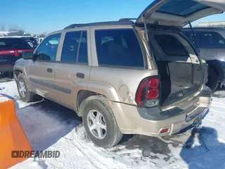 2005 Chevrolet TrailBlazer LT with VIN 1GNDT13S752235509, listed as a IAAI auction lot 41379637 with 131,755 mi miles. Bid and sale history available at carsss.com. Image 3.