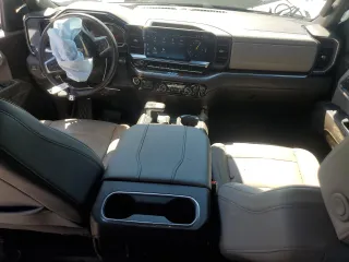 2023 Chevrolet Silverado 1500 LT z VIN 2GCUDDED4P1117118, wystawiony jako Copart lot #49965375 z przebiegiem 61 228 mil mil oraz Szkoda całkowita • Salvage title. Historia ofert i sprzedaży dostępna na DreamBid. Obrazek 8.