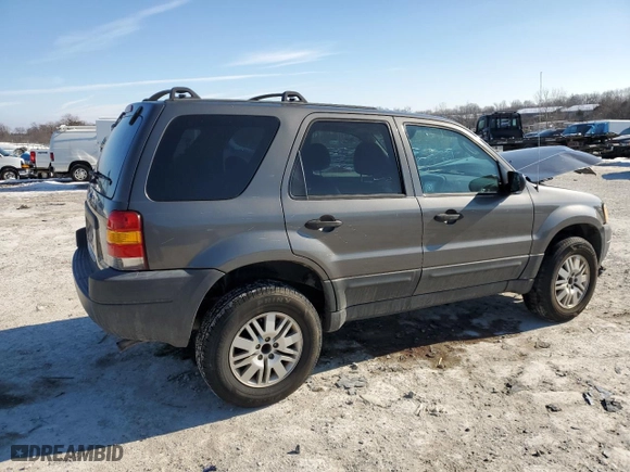 2004 Ford Escape XLT with VIN 1FMYU03184DA15965, listed as a Copart auction lot 42339875 with 209,805 mi miles and Salvage Title. Bid and sale history available at carsss.com. Image 3.