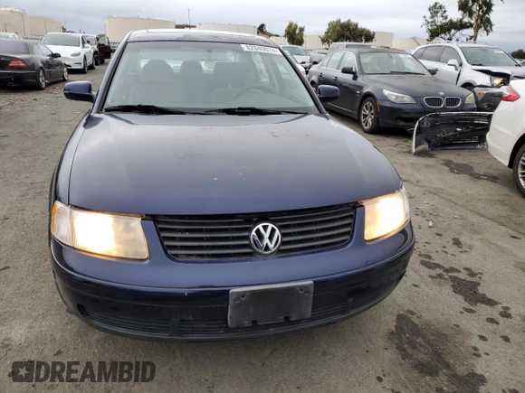 2001 Volkswagen Passat z VIN WVWAC63BX1P015545, wystawiony jako Copart lot #82040074 z przebiegiem 125 640 mil mil oraz Czysty tytuł • Clean title. Historia ofert i sprzedaży dostępna na DreamBid. Obrazek 5.