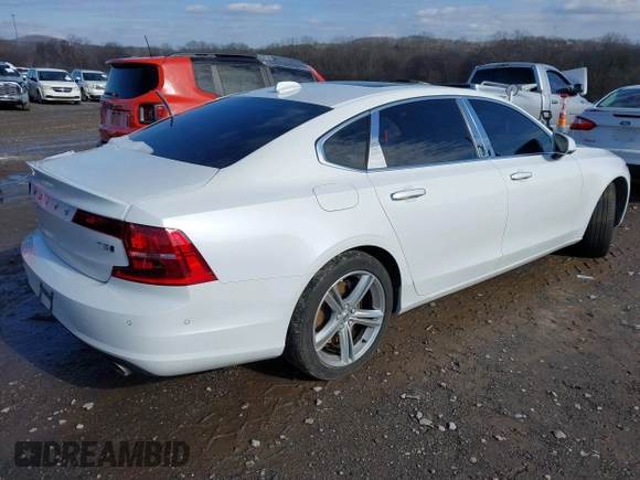2018 Volvo S90 Momentum with VIN LVY982MK5JP036453, listed as a IAAI auction lot 41269326 with 82,231 mi miles. Bid and sale history available at carsss.com. Image 4.