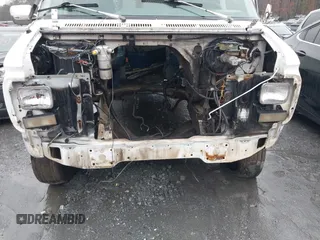 1993 GMC Van z VIN 1GTEG25H1PF507914, wystawiony jako IAAI lot #41546672 z przebiegiem 226 974 mil mil oraz . Historia ofert i sprzedaży dostępna na DreamBid. Obrazek 6.