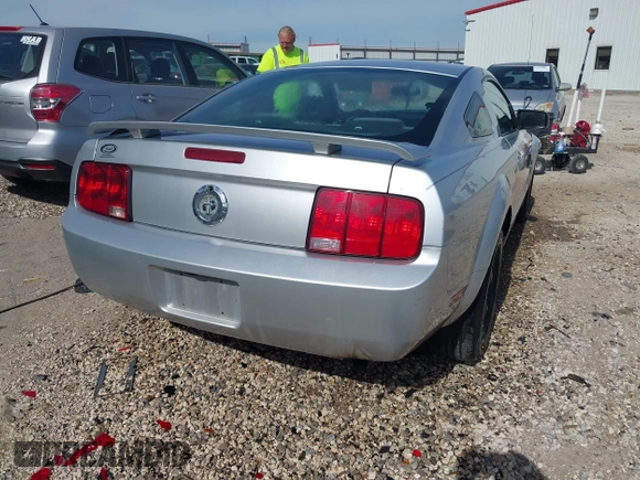 2006 Ford Mustang Standard with VIN 1ZVFT80N365237666, listed as a IAAI auction lot 41850272 with 215,949 mi miles and . Bid and sale history available at carsss.com. Image 4.