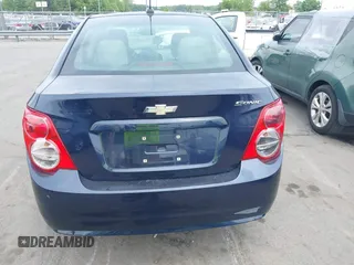 2015 Chevrolet Sonic LS z VIN 1G1JA5SH2F4114299, wystawiony jako IAAI lot #42078790 z przebiegiem 112 719 mil mil oraz . Historia ofert i sprzedaży dostępna na DreamBid. Obrazek 16.