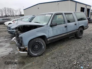 1999 Chevrolet Suburban with VIN 1GNEC16R3XJ492964, listed as a Copart auction lot 42053405 with 253,405 mi miles and Salvage Title. Bid and sale history available at carsss.com. Image 1.