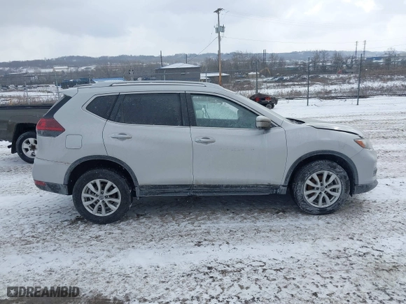 2020 Nissan Rogue SV with VIN JN8AT2MV3LW142622, listed as a IAAI auction lot 41617622 with 70,135 mi miles. Bid and sale history available at carsss.com. Image 13.