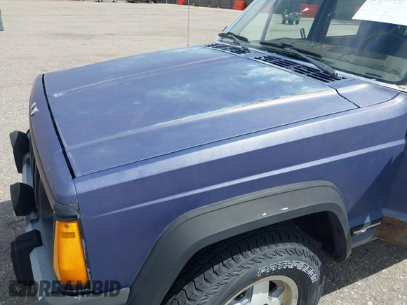 1990 Jeep Cherokee with VIN 1J4FJ28L6LL101719, listed as a IAAI auction lot 42268252 with 228,937 mi miles and . Bid and sale history available at DreamBid. Image 6.