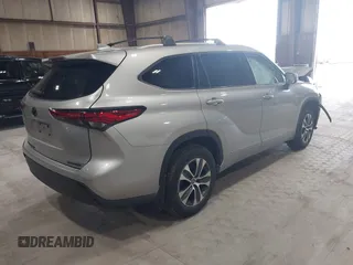 2022 Toyota Highlander XLE z VIN 5TDHZRBH3NS579974, wystawiony jako IAAI lot #41898015 z przebiegiem 46 005 mil mil oraz . Historia ofert i sprzedaży dostępna na DreamBid. Obrazek 4.