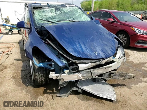 2022 Tesla Model Y Long Range z VIN 7SAYGDEE8NF447410, wystawiony jako Copart lot #54860765 z przebiegiem Nie podano mil oraz Szkody całkowita. Historia ofert i sprzedaży dostępna na DreamBid. Obrazek 13.