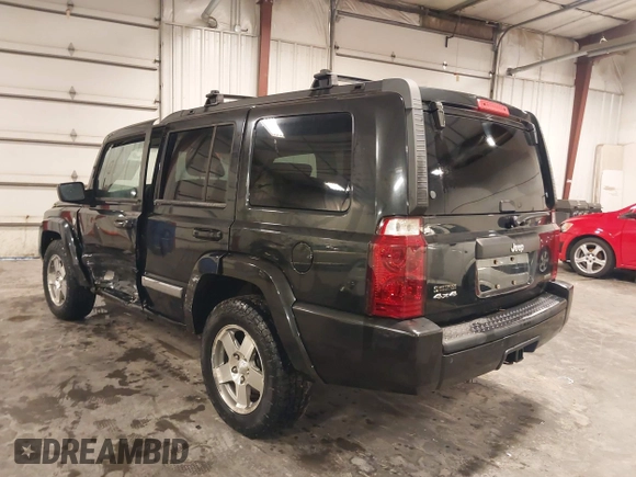 2010 Jeep Commander Sport z VIN 1J4RG4GT4AC115611, wystawiony jako IAAI lot #42286985 z przebiegiem 149 365 mil mil oraz . Historia ofert i sprzedaży dostępna na DreamBid. Obrazek 3.