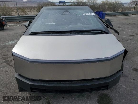 2024 Tesla Cybertruck с VIN 7G2CEHEDXRA056495, выставлен на аукционе Copart как лот 50212135 с пробегом 5 280 миль миль и Списание • Salvage title. История ставок и продаж доступна на DreamBid. Изображение 5.