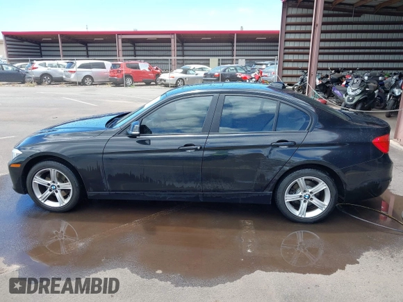 2013 BMW 3 Series 328i xDrive z VIN WBA3B3C52DF536321, wystawiony jako IAAI lot #42004170 z przebiegiem 70 985 mil mil oraz . Historia ofert i sprzedaży dostępna na DreamBid. Obrazek 14.