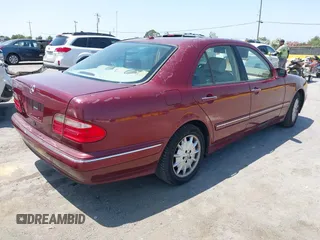 2001 Mercedes-Benz E 320 z VIN WDBJF65J31B357006, wystawiony jako IAAI lot #42428345 z przebiegiem 103 239 mil mil oraz . Historia ofert i sprzedaży dostępna na DreamBid. Obrazek 4.