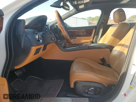 2017 Jaguar XJ Portfolio с VIN SAJWJ2GD3H8W07844, выставлен на аукционе Copart как лот 63762435 с пробегом Не указан миль и Чистый • Clean title. История ставок и продаж доступна на DreamBid. Изображение 7.