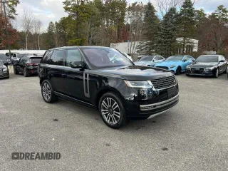 2023 Land Rover Range Rover SE z VIN SALKP9E70PA017747, wystawiony jako Copart lot #45363235 z przebiegiem 39 043 mil mil oraz Czysty tytuł • Clean title. Historia ofert i sprzedaży dostępna na DreamBid. Obrazek 1.
