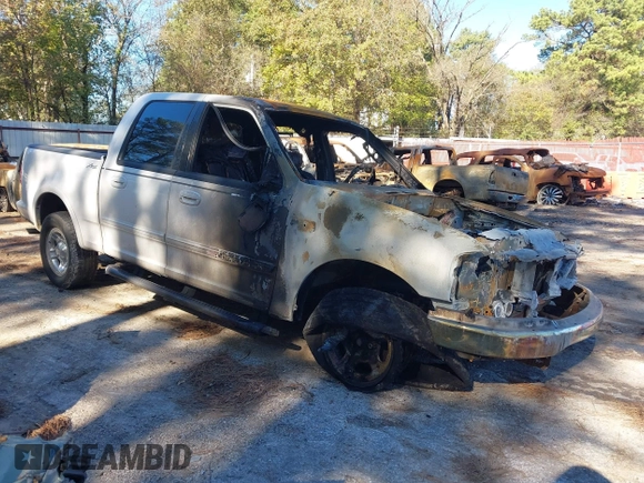 2003 Ford F-150 XLT with VIN 1FTRW07L43KA75198, listed as a IAAI auction lot 40932979 with Not Provided miles. Bid and sale history available at carsss.com. Image 1.