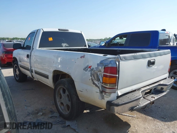 2000 Chevrolet Silverado 1500 with VIN 1GCEK14V3YE161114, listed as a IAAI auction lot 42001706 with 294,080 mi miles. Bid and sale history available at carsss.com. Image 3.