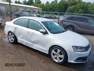 2017 Volkswagen Jetta S z VIN 3VW2B7AJ3HM376653, wystawiony jako IAAI lot #42438334 z przebiegiem 140 722 mil mil oraz . Historia ofert i sprzedaży dostępna na DreamBid. Obrazek 1.
