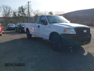2008 Ford F-150 XL with VIN 1FTRF12208KB44724, listed as a IAAI auction lot 41947938 with 173,072 mi miles. Bid and sale history available at carsss.com. Image 1.