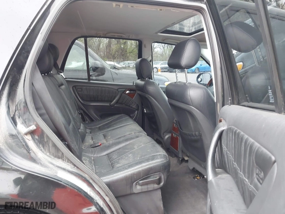 2001 Mercedes-Benz M-Class with VIN 4JGAB72E41A275216, listed as a IAAI auction lot 41953087 with 243,589 mi miles. Bid and sale history available at carsss.com. Image 8.