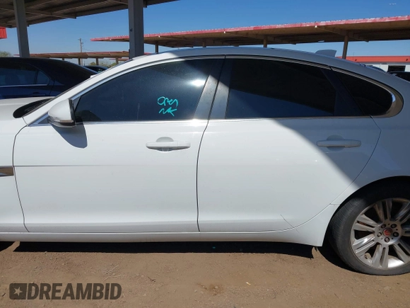 2017 Jaguar XF 35t Premium with VIN SAJBD4BV9HCY44515, listed as a IAAI auction lot 41852836 with 1 mi miles. Bid and sale history available at carsss.com. Image 13.