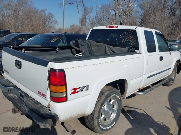 2004 GMC Sierra 1500 SLT with VIN 2GTEK19T741248095, listed as a IAAI auction lot 41777742 with 142,612 mi miles. Bid and sale history available at carsss.com. Image 4.