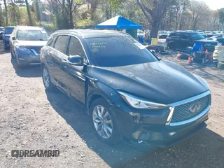 2019 Infiniti QX50 Essential z VIN 3PCAJ5M33KF148215, wystawiony jako IAAI lot #42092174 z przebiegiem 82 604 mil mil oraz . Historia ofert i sprzedaży dostępna na DreamBid. Obrazek 1.