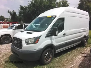 2017 Ford Transit z VIN 1FTYR2XM5HKB18929, wystawiony jako IAAI lot #42677710 z przebiegiem 133 539 mil mil oraz . Historia ofert i sprzedaży dostępna na DreamBid. Obrazek 4.