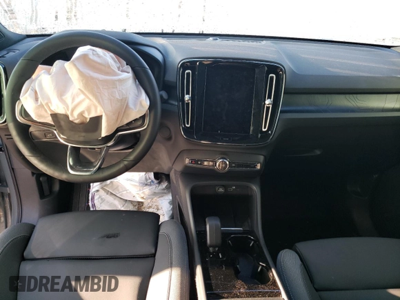 2023 Volvo C40 Plus z VIN YV4ED3GL7P2037232, wystawiony jako Copart lot #37546553 z przebiegiem 1 872 mil mil oraz . Historia ofert i sprzedaży dostępna na DreamBid. Obrazek 8.