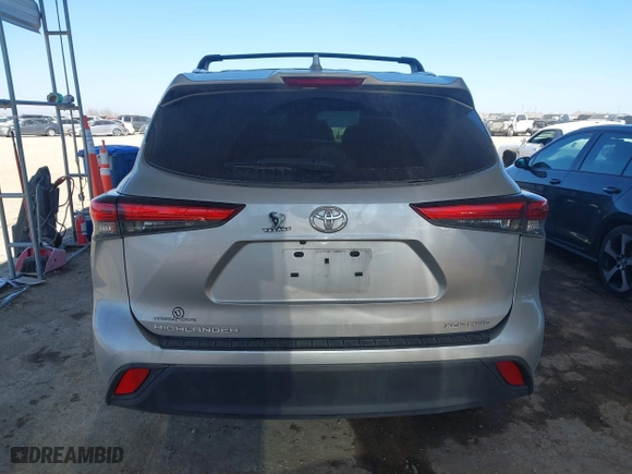 2022 Toyota Highlander XLE with VIN 5TDGZRBH1NS568368, listed as a IAAI auction lot 41666106 with 80,709 mi miles. Bid and sale history available at carsss.com. Image 16.