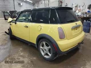 2005 MINI Hardtop with VIN WMWRC33595TJ70125, listed as a IAAI auction lot 42039711 with 178,091 mi miles and . Bid and sale history available at DreamBid. Image 3.