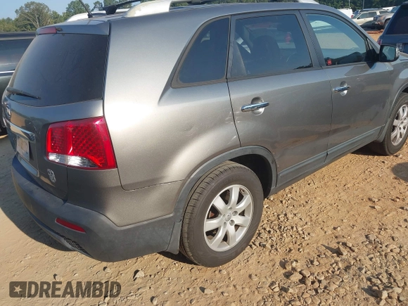 2013 Kia Sorento LX with VIN 5XYKT3A63DG339792, listed as a IAAI auction lot 40555344 with 172,247 mi miles and . Bid and sale history available at carsss.com. Image 4.