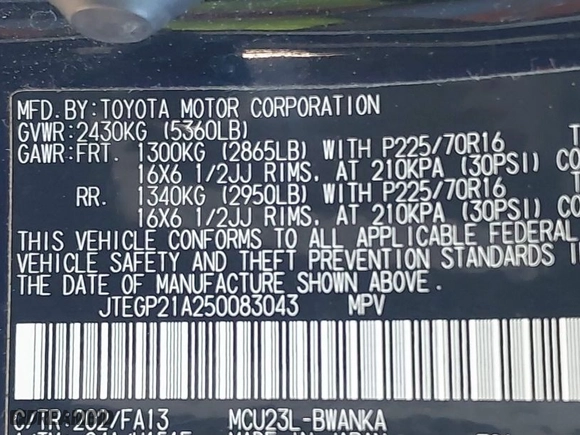 2005 Toyota Highlander with VIN JTEGP21A250083043, listed as a IAAI auction lot 41635028 with 125,277 mi miles. Bid and sale history available at carsss.com. Image 9.