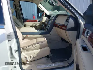 2006 Lincoln Navigator Luxury with VIN 5LMFU28556LJ15137, listed as a IAAI auction lot 41574182 with 1 mi miles. Bid and sale history available at carsss.com. Image 5.