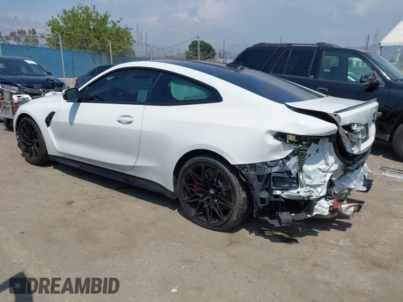 2022 BMW M4 Competition z VIN WBS33AZ04NCJ20752, wystawiony jako IAAI lot #42153801 z przebiegiem 9 523 mil mil oraz . Historia ofert i sprzedaży dostępna na DreamBid. Obrazek 3.