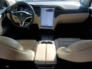 2016 Tesla Model X 70D z VIN 5YJXCBE23GF010836, wystawiony jako Copart lot #57512055 z przebiegiem 115 475 mil mil oraz Szkody całkowita. Historia ofert i sprzedaży dostępna na DreamBid. Obrazek 8.