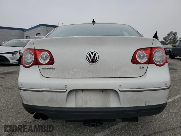 2008 Volkswagen Passat z VIN WVWCU73C58P028217, wystawiony jako Copart lot #52451275 z przebiegiem 70 829 mil mil oraz Szkoda całkowita • Salvage title. Historia ofert i sprzedaży dostępna na DreamBid. Obrazek 6.