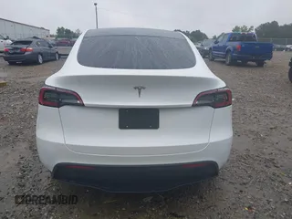 2024 Tesla Model Y with VIN 7SAYGDED9RA331840, listed as a IAAI auction lot 42350926 with 13,818 mi miles and . Bid and sale history available at DreamBid. Image 16.