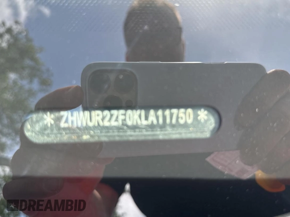 2019 Lamborghini Huracan z VIN ZHWUR2ZF0KLA11750, wystawiony jako Copart lot #54367815 z przebiegiem 24 641 mil mil oraz Tytuł czysty. Historia ofert i sprzedaży dostępna na DreamBid. Obrazek 10.