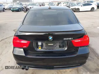 2011 BMW 3 Series 328i xDrive with VIN WBAPK5G50BNN24565, listed as a IAAI auction lot 41696511 with 112,008 mi miles. Bid and sale history available at carsss.com. Image 20.