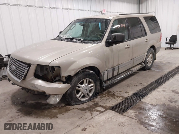 2004 Ford Expedition Special Service with VIN 1FMPU16L34LB27156, listed as a IAAI auction lot 41561202 with 230,318 mi miles. Bid and sale history available at carsss.com. Image 18.