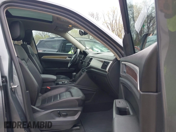 2018 Volkswagen Atlas SEL Premium with VIN 1V2NR2CA2JC592186, listed as a IAAI auction lot 41923620 with 108,162 mi miles and . Bid and sale history available at DreamBid. Image 5.