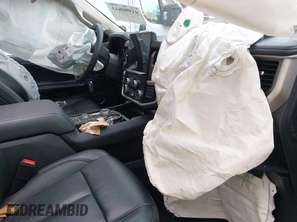 2024 Ford Expedition Max XLT с VIN 1FMJK1J80REA81778, выставлен на аукционе IAAI как лот 41990843 с пробегом 7 990 миль миль и . История ставок и продаж доступна на DreamBid. Изображение 5.