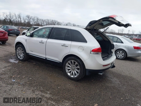 2011 Lincoln MKX with VIN 2LMDJ8JK0BBJ08813, listed as a IAAI auction lot 40978551 with 184,382 mi miles. Bid and sale history available at carsss.com. Image 3.
